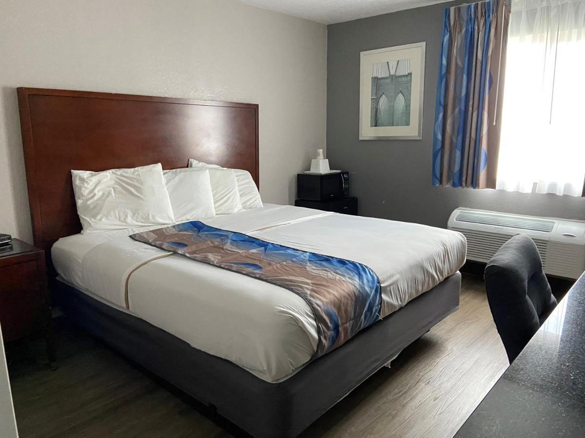 Travelodge Inn & Suites By Wyndham Albany Exterior photo