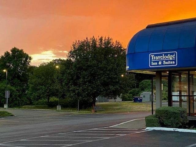 Travelodge Inn & Suites By Wyndham Albany Exterior photo