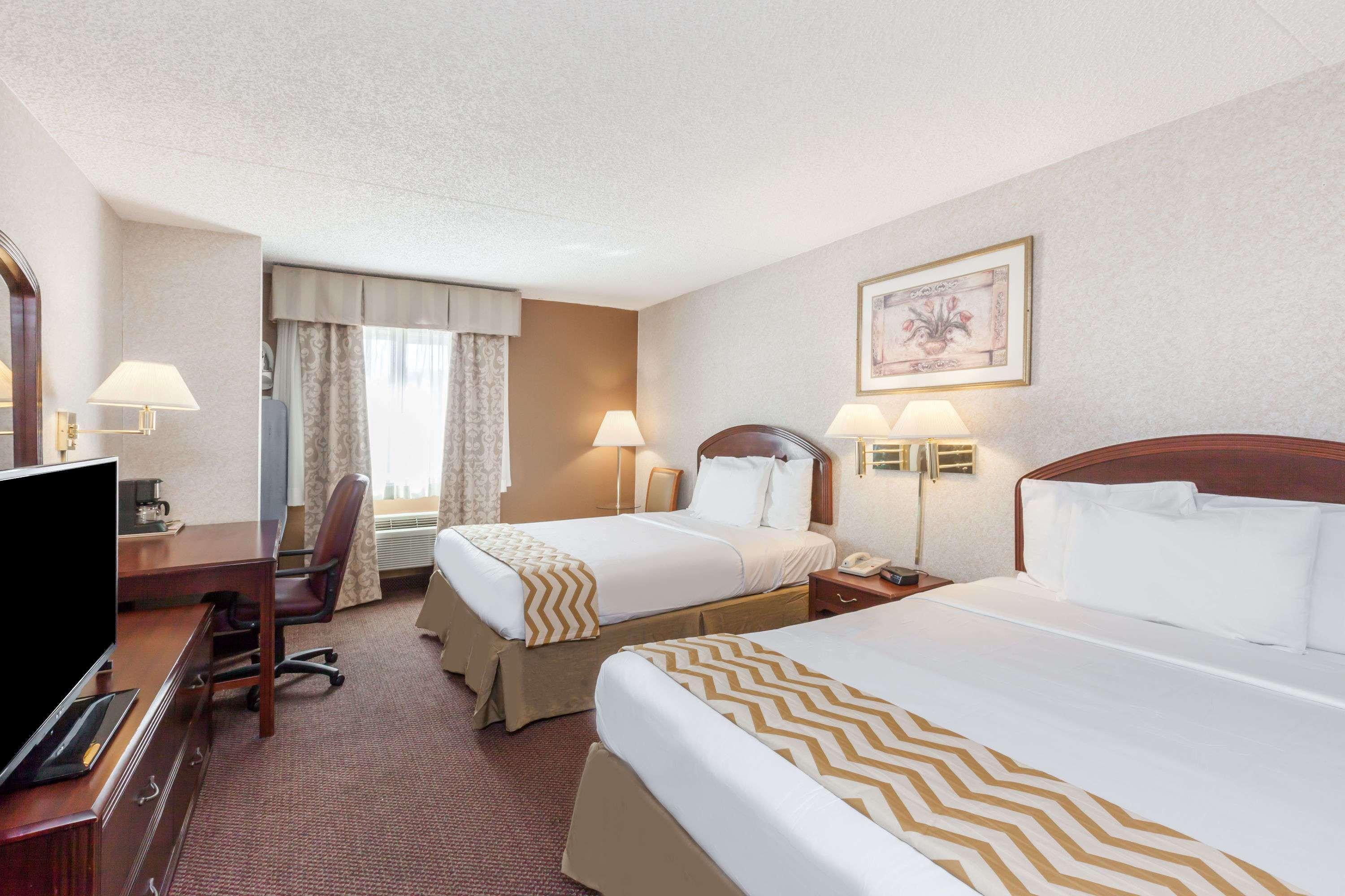Travelodge Inn & Suites By Wyndham Albany Exterior photo
