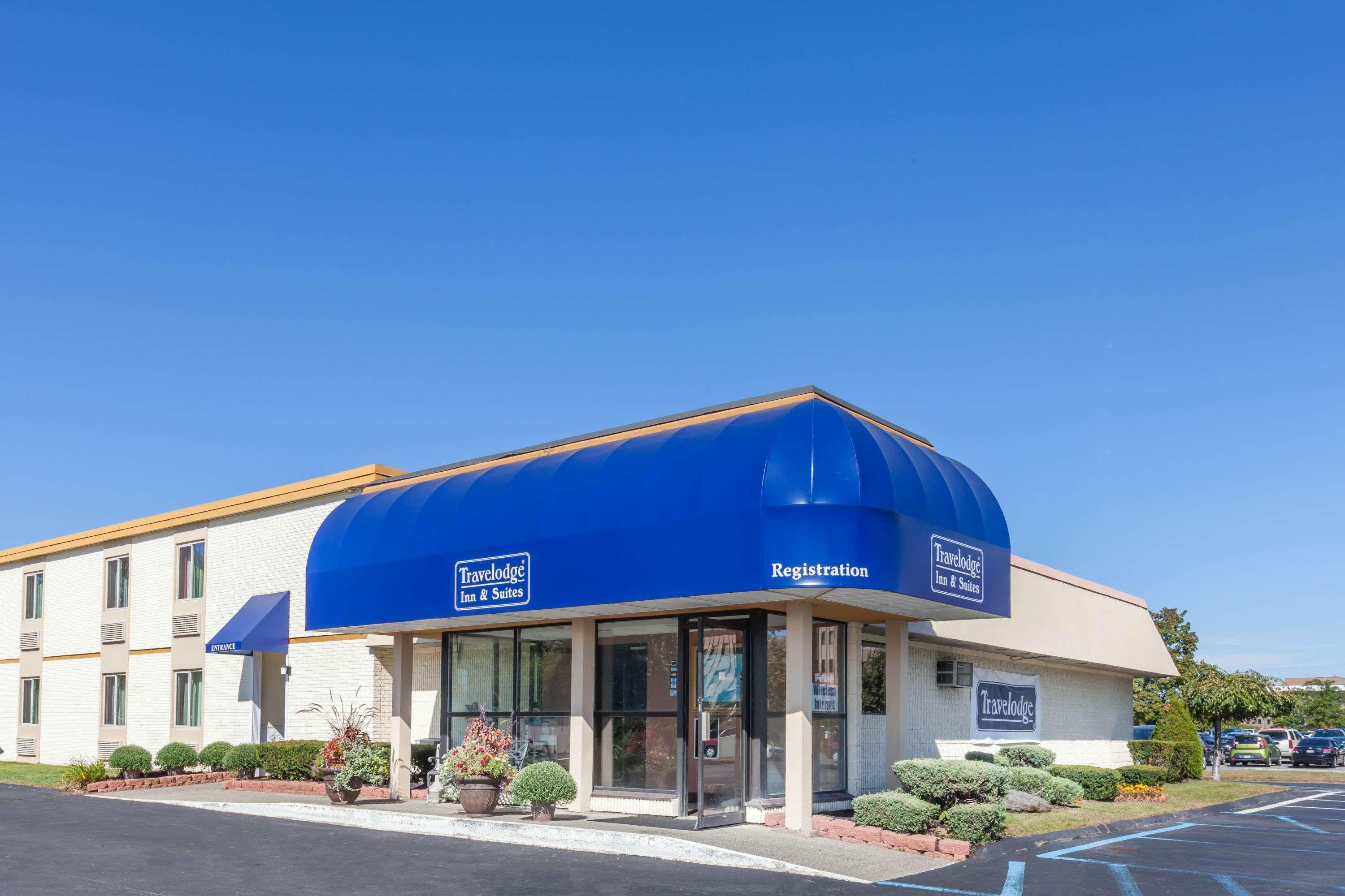 Travelodge Inn & Suites By Wyndham Albany Exterior photo